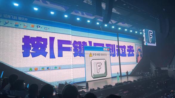 离了你谁还把我当小孩😭 徐良你真的太懂了,每一个环节都在往我青春上戳!
按下F键的瞬间,直接从现在的“毒妇”变回当年躲在被子里听歌的葬爱公主,谁懂!
#徐良演唱会 #徐良坏女孩回忆杀 #考试什么的都去死吧