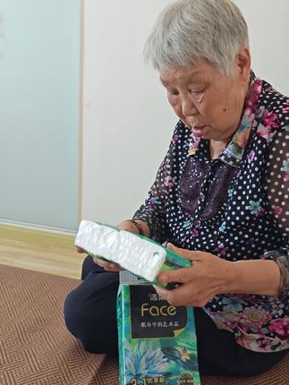 #子溪爱生活 ~陪阿尔滋海默症妈妈开心快乐每一天!#纸巾#抽纸#洁柔纸巾#洁柔油画