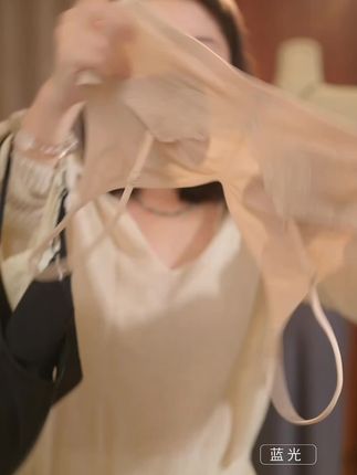 万络媞B39内衣,夏日救星实锤! 凉感冰丝:上身瞬间清凉,透气不闷热,夏日黏腻说拜拜。 轻薄无痕:紧身衣下完美隐形,大U美背时尚又能悄悄调整体态。 包容尺码:80 - 140斤、A - C杯都适配,不空杯、不跑杯,温柔支撑。 多色可选:肤色低调、香槟白优雅、黑色百搭,通勤约会健身全hold住。 #万络媞B39 #高级感穿搭 #轻复古风 #温柔穿搭 #欧尼穿搭