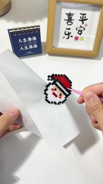 今天是圣诞拼豆特辑!有了圣诞树当然要有圣诞老人啦!拼完超可爱der!#拼豆 #圣诞节 #手工diy #DIY #拼豆教程