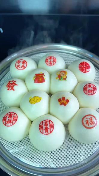 蒸馒头时把这个糯米贴放在发酵好的馒头上!一出锅馒头的颜值和喜庆的气氛一下子就上来了 #蒸馒头 #馒头还可以这样做面 #花样面食 #糯米贴纸 #威化纸花