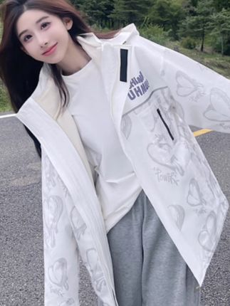 甜系冲锋衣女24新款三合一防风防水爱心外套秋冬宽松加厚登山服男