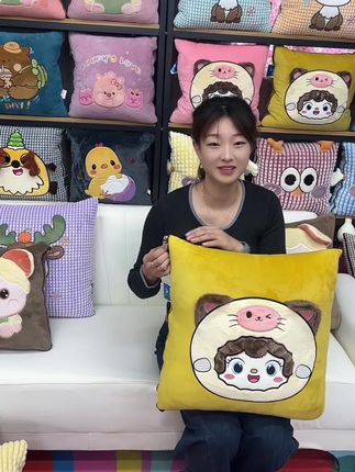 #抱枕被子二合一 #抱枕被子两用 。小号展开1米宽1米5长,大号展开1米5宽2米长,