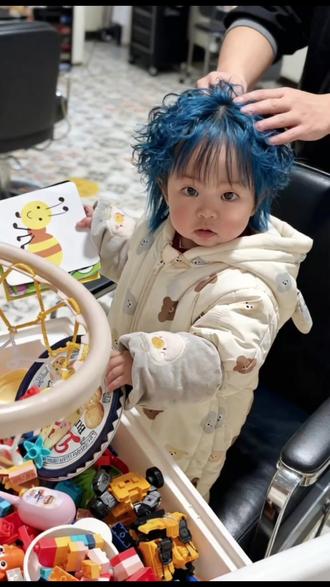 哈哈哈,幺儿的眼光还是可以,我也喜欢最后一款。#发型设计 #女童发型