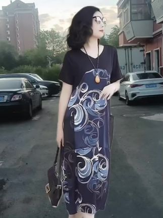 高贵简约气质妈妈女装连衣裙2025夏新款大码v领遮肉遮肚子长裙子#高贵简约气质连衣裙#遮肉遮肚子长裙子