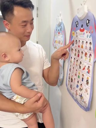 3个月是语言发展黄金期了,爸爸入手了有声挂图,一按就有声音,宝宝也跟着哼哼唧唧#母婴好物