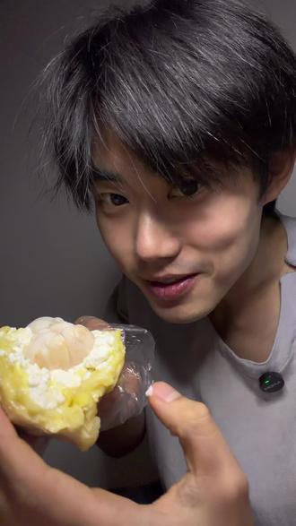 榴莲山竹 酸奶夹万物。吃吧一吃一不吱声#榴莲代言人 #吃货的含金量 #山竹#榴莲山竹酸奶夹
