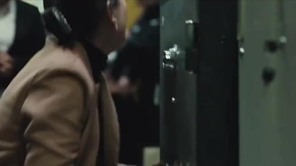 #电影片段 “孩子一哭,啥都忘记了”