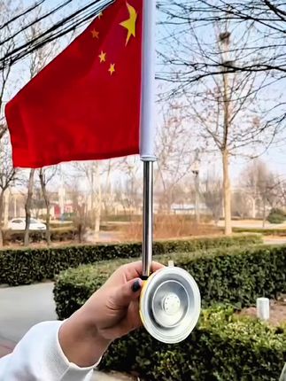 装上了这款车载吸盘旗杆开在路上回头率超高 如果颜色有信仰那一定是中国红#车载吸盘国旗 #车载吸盘红旗#吸盘红旗#国 旗 #国旗国旗