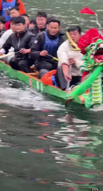 蜜蜂哥与道友赛龙舟#荒野求生#荒野蜜蜂哥 #荒野道友