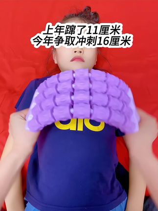 孩子每年的春夏长个的黄金时间,平时白天活动量又大,到晚上孩子最近又在喊腿疼,运动后或者睡前,给孩子放松一下腿部肌肉,孩子睡得好自然长得好!#身高管理 #腿部按摩 #狼牙棒 #孩子运动大腿疼怎么办#放松减压