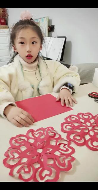 来评论区请晒出你家宝贝的手工剪纸吧?#人类幼崽 #真实生活分享计划 #非遗传承 #手工剪纸 #原创作品