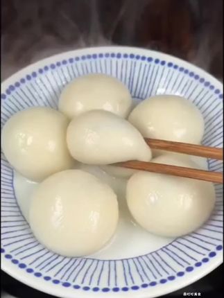 今天做了家乡的特色小吃,猪儿粑也叫叶儿粑,软糯Q弹,一出锅就吃了三个,做法简单还不塌陷 #猪儿粑 #四川美食#叶儿粑