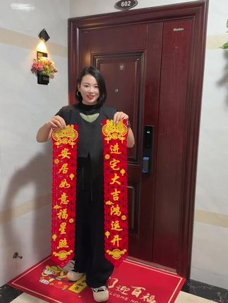 搬新家一定要贴上这款对联,乔迁之喜,一定要有仪式感,寓意以后日子红红火火。 #磁吸对联 #对联 #乔迁之喜大吉大利