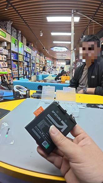 华为手机电池更换#世纪威锋 #世纪威锋手机维修 #换电池世纪威锋#利川世纪威锋手机维修 #第一视角