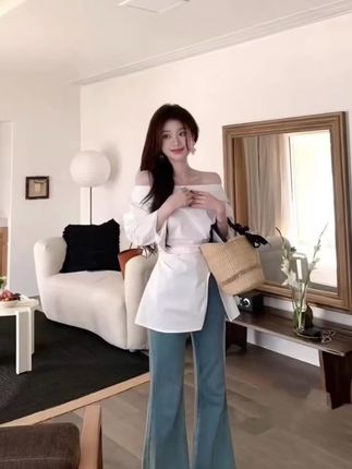 简约高级感百搭一字肩收腰开叉白色长袖上衣女高腰显瘦做旧牛仔裤#面料柔软舒适#时尚百搭#遮肉显瘦 #谁穿谁好看#简约休闲