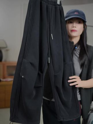 找准自己的位置,多看看自己已经拥有的。保持快乐,坚持学习。#显瘦穿搭 #时尚穿搭时尚穿搭时尚 #今天穿什么 #显瘦显高 #黑色高级感穿搭