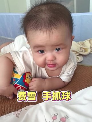 这个小皮球买的太值了,宝宝非常喜欢玩,走哪带哪~ 家里有宝宝的都去安排上, 宝宝单手就可以抓握的球可不多啊~#宝宝好物推荐 #品质好物 #母婴好物#小皮球