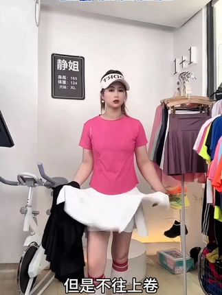 黑色显瘦,白色百搭,谁穿谁好看。带安全内裤和拉链腰包的裙子。#百搭短裙 #运动女孩 #显瘦显腿长