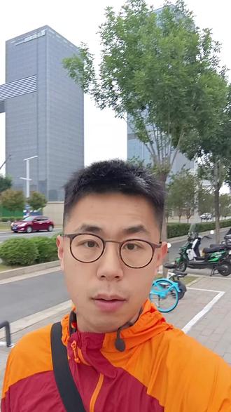 威海100超级越野跑比赛55km完赛vlog 这次55km共1400人参赛,总排名166,男子组排名133,成绩不是很满意,可能是坐了7个半小时火车太累的原因,下一场嵩山或者云丘山见!这次穿的李宁的卢二pro跑完55km,真的是一双不输凯乐石,萨洛蒙,hoka的好鞋#威海100越野赛 #威海100超级越野赛 #威海100 #越野跑