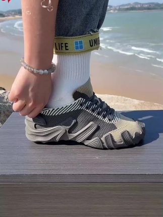 这双鞋子超帅的,走在路上都会有人找你要方式 #潮鞋推荐好看不贵 #时尚百搭 #软底软面穿上超舒服 #脚胖脚宽也能穿 #袜子鞋新款