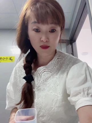 姐妹们好久没给大家推荐牙膏了,这个牙膏我已经推荐了好几年了,真的好用,关键是价格划算到手三支