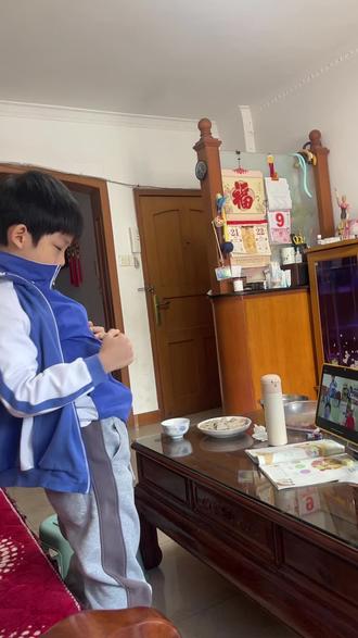 班级甲流停课,网课中👦✔️