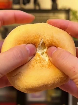 青城山下白素贞豆乳包,软fufu的豆乳香,一口沦陷!白素贞同款餐包,豆香浓郁,口感绵密,早餐下午茶必备!#白素贞豆乳餐包#豆乳面包#早餐推荐#网红小吃#美食分享!