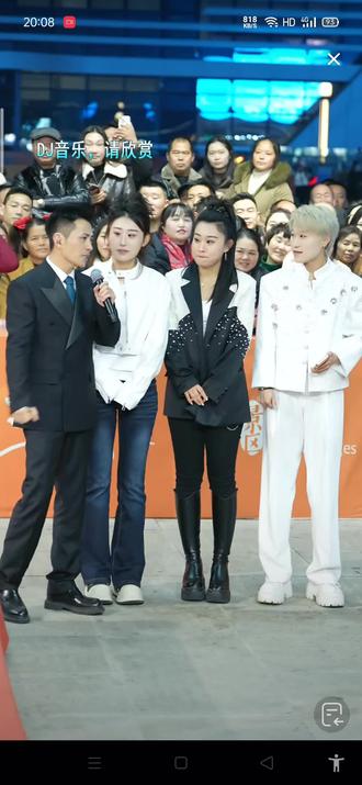 高彤彤三姐妹想索图了,来到索图大舞台找他来了。#索图大舞台 #高彤彤三姐妹 @抖加🔥上热门🔥dou+🔥热点宝