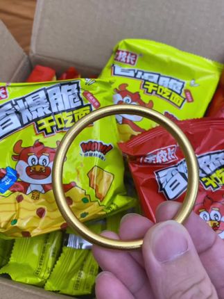 中奖了中奖了中奖了!!真的有!!#余校长辣条赔了1000万#吃根筋有黄金#箱箱塞黄金#干脆面#余校长