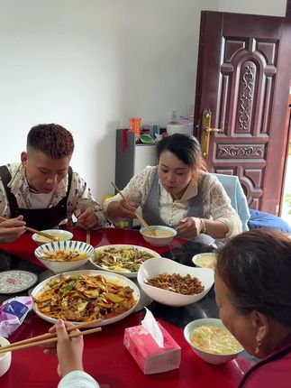红薯面子子,有没有吃过的朋友,可能很多朋友听都没有听过,但是真的很好吃啊,而且做法超级简单!#我的乡村生活 #家庭日常 #美食