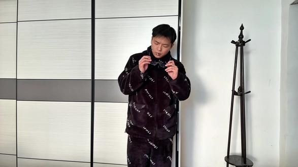 虽然老弟很魅魔,但还是刘哲的更帅,模仿虽迟但到#阿哲和倩怡