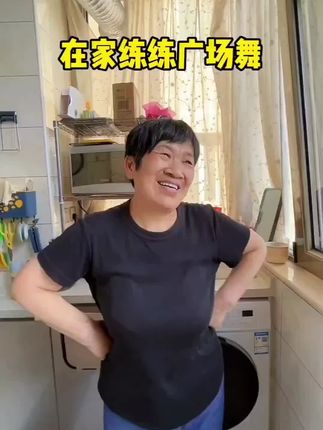 家里厨房墙壁油污顽固难清理,用这个#冰箱清洁剂 不用上一次你都知道有多好用#清洁神器 #厨房清洁 #家务好帮手