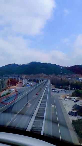 #城市风光 。济南无人驾驶的云巴。