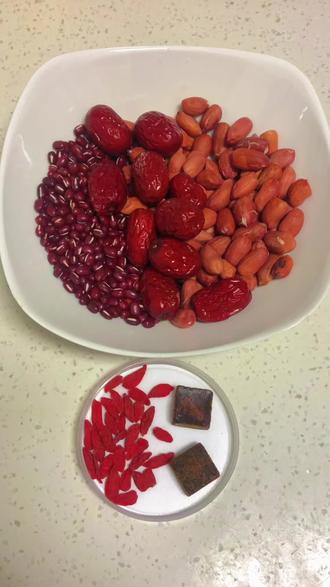 “爱你老己”这个词真的是今年最好的梗了。
“我总是靠自己,还好我自己靠的住。”在2025年的最后一天抱抱老己,今年辛苦了!老己你已经做的很好了,你是最棒的!希望老己在新的一年按时吃饭,好好休息!不给情绪设限,不逼自己逞强!不要内耗,该发疯就发疯!不要事事总考虑别人感受为难自己,尊重他人命运,不跟自己较劲,一定要好好爱自己!爱你,老己,明年见!未来见!老己一定会越来越好、越来越顺!#五红汤 #五红汤补气血 #爱你老己 #爱自己爱生活 #新年快乐