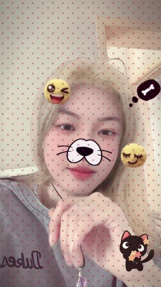 炎亚纶咬手指真的a爆了