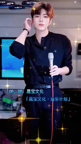 @🌙鹤一星星星星✨ 「泡沫」~歌曲以失戀情傷為主題,透過「雨水」「枯萎的花」「泡沫」等意象勾勒愛情破碎的圖像。歌詞以旁觀戀人背叛的場景切入,以「謊言拆穿後現實剩空殼」隱喻情感幻滅的殘酷!