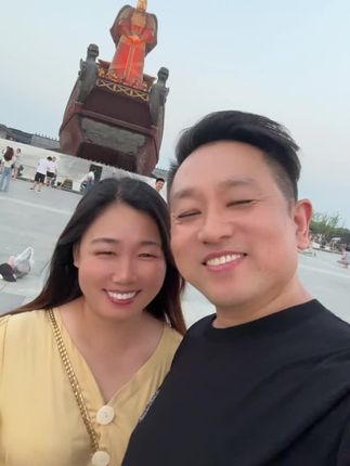 #一生守候一生陪伴 时间过了这么久,还是想牵你的手#对你还是爱不够 #谢谢你让我遇到你 #你的肩膀是我今生最踏实的依靠