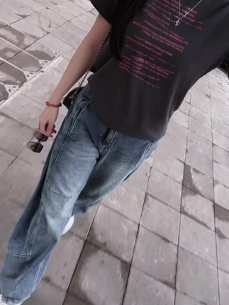 不要羡慕千活麻利什么都会的女人,你要知道她吃了很多很多的苦,才什么都会。你应该羡慕什 么都不用做,却依然被捧在心尖上的女人。#今日穿搭 #休闲穿搭 #大码女装#微胖穿搭#穿搭