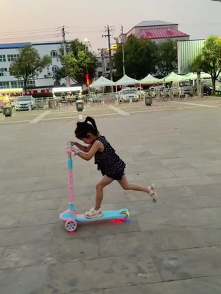 #萌娃骑车 #滑板车 #宝宝爱玩#让孩子远离手机