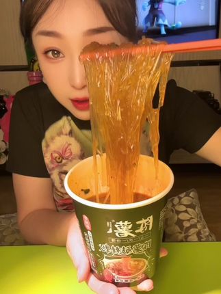 #速食美食 #陈薯酸辣粉 #嗦粉 #好吃的酸辣粉