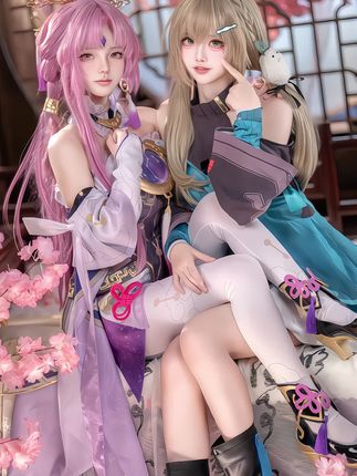 太卜司的符玄大人和摸鱼达人青雀,在樱花下的同框谁不爱#符玄 #青雀 #崩坏星穹铁道 #cosplay #古风二次元