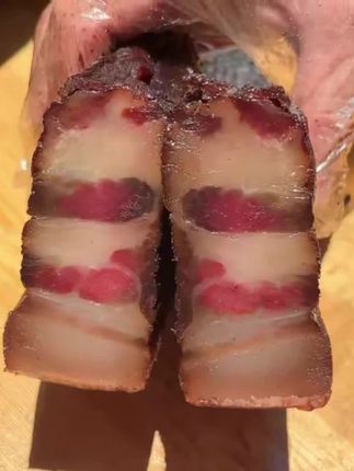 很多人做腊肉,又咸又干又硬,原来少了这两步,拿腿肉教学巨美味!#我的乡村生活 #土家腊肉 #农村美食记录生活