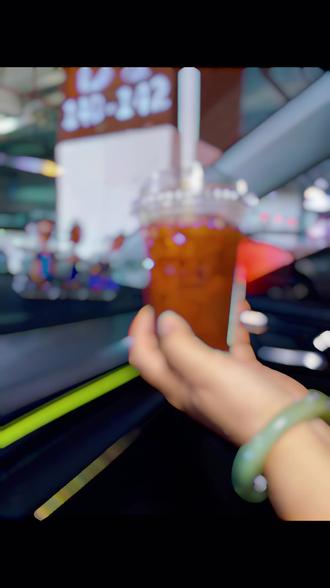 杨梅树上结苹果,你心想别人嘴爱我。
你真心实意对别人,虚情假意来对我。
哎,还是算了,肚子饿么,自己盛小碗冷饭吃吃。#云南情话 #鉴定完毕 @露露。。LuLu❤️