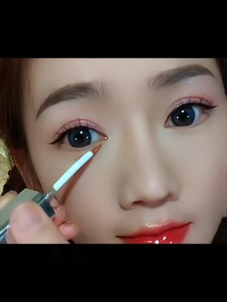 请大数据帮我推给喜欢布灵布灵的仙女吧!这支液体眼影真的会闪到心尖尖哟!#液体眼影#眼影#眼妆@抖音小助手 @DOU+小助手