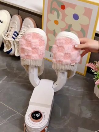 家用恒温鞋子烘干器紫光除臭烘鞋器鞋子烘干器速干烘烤暖鞋器抑菌烘鞋器 烘鞋机 方便又实用 #生活好帮手 #居家好物家里备一个这样的#烘鞋器 再也不不用担心鞋子嗮不干和大汗脚了,阴雨天用来烘袜子手套也不错