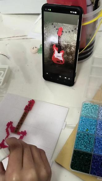 #拼豆
中间白色的没有了用肉色代替也很好看🤟