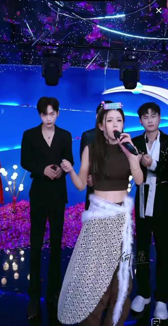 我要找到你!!是谁动了玥玥的🥜?#花生 #玥色蒙胧 #同框 #舞台 @昊蒙🎭星城 @🎭蒙蒙的日常🎭 @🌙玥玥 🌙~ @向阳🌻星城 @孟一辰🎋 星城 @可可🥤星城 @海啸💧(星城)