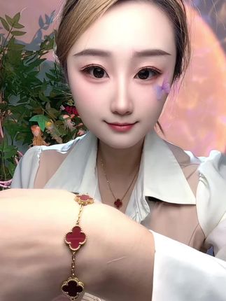 #强烈推荐 #仙女必备 四叶草手链+项链,钛钢镀金不掉色,洋气百搭,寓意好运常伴。#上热门 #抖加小助手