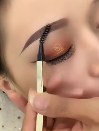 姐妹们谁懂啊!小金条眉笔简直是我的救星!极细笔尖,画出根根分明野生眉,#防水防汗不晕染 手残党闭眼入!#小金条眉笔#宝藏护肤品#眼妆#拯救手残党